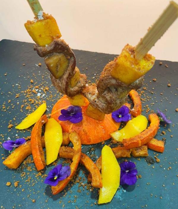 Brochettes d’aiguillettes de canard au foie gras cru et potimarron