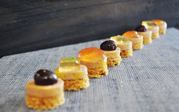 Mignardises de foie gras et gelée aux pommes