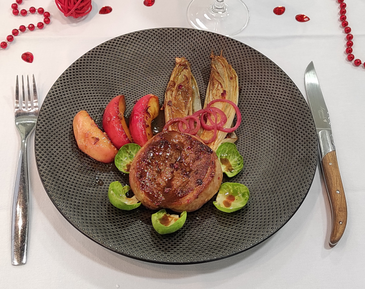 assiette de tournedos de canard aux pommes et endives braisées