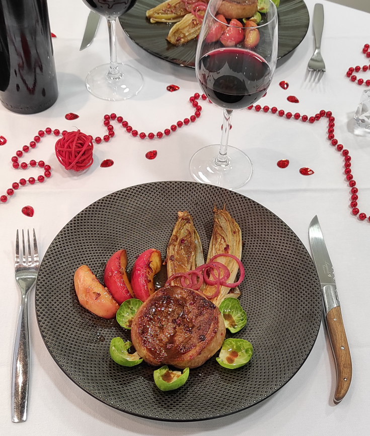 assiette de tournedos de canard aux pommes et endives braisées